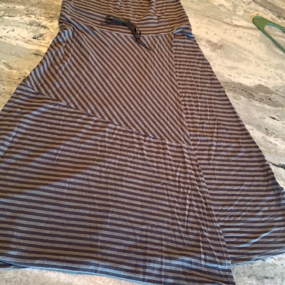 Mockwrap Athleta kneelength skirt-Super soft. Great 4 everyday/workout coverup.